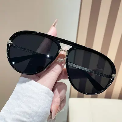Oversized Frame Fashion Sunglasses with UV Protection - 3