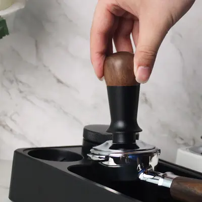 Ceviz ahşap espresso kahve tamper, 51/53/58 mm, yaylı, eğilme önleyici
