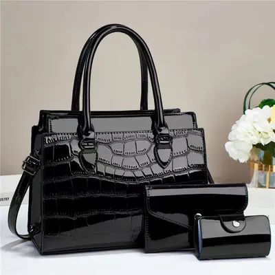 Große Damen-Handtaschen im 3er-Set mit Prägung und Riemen - 9