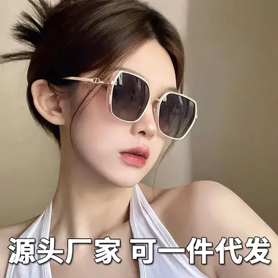 Women's Sunglasses with Side Glitter and UV Protection