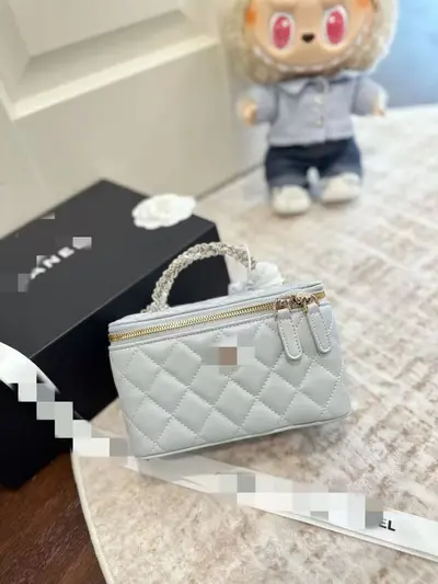 Women's Genuine Leather Diamond-Quilted Chain Crossbody Bag - 12