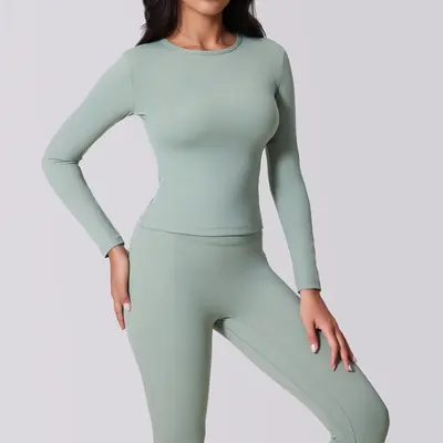 Outdoor-Yoga-Set mit Rundhals-Langarmshirt und langer Hose