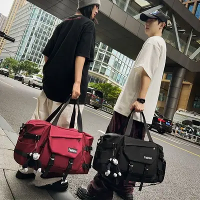 Travel bag with wet/dry separation, large capacity