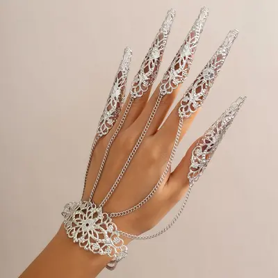 Gotik-Kettenfingerarmband Damen mit Ziernieten - 13