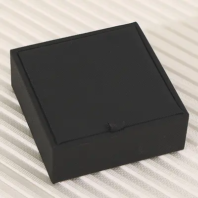 comfortable and portable multifunctional jewelry box, ring earrings, earring storage box, flip-top travel elegant PU small jewelry box