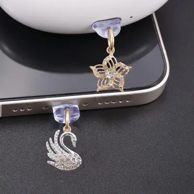Grenzüberschreitende Etsy Metall quadratischer Schwan Schmetterling kleine Blume Schleife Kombination Legierungs-Halskette Staubstöpsel personalisierter Stil.