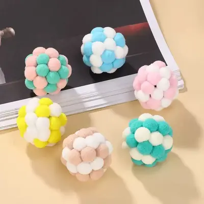 Bunte Macaron-Plüschball mit Glöckchen für Katzen - 5