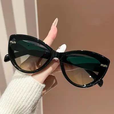 Retro Cat-Eye Sunglasses with Oversized Butterfly Frame for Women - 2