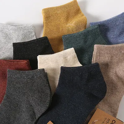 Dropshipping men's solid color cotton no-show socks, casual men's short socks, non-slip cotton socks wholesale.