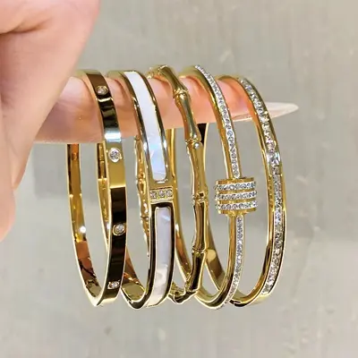 Premium Bracelet Minimalist Gold Design