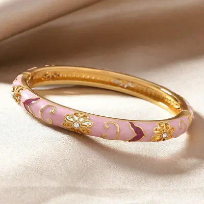 Neuchinesisches Emaille-Armband mit farbigem Wolkenmotiv und Diamantbesatz, Jingthaiblau