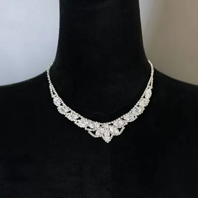 Flash necklace with gemstone details, clavicle chain - 3