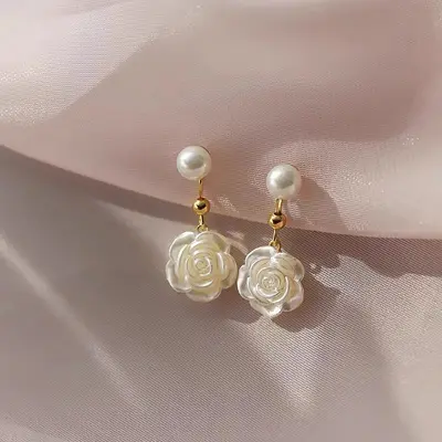 Camellia pearl earrings with rose flower design