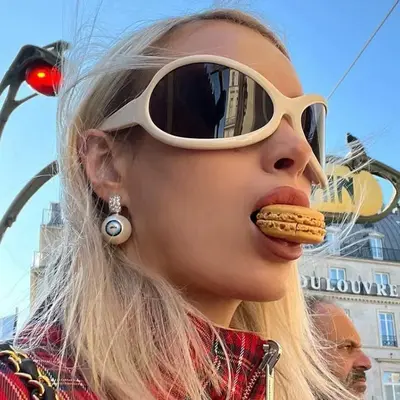 Oversized Frame Y2K Sunglasses, Futuristic Design - 2