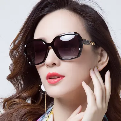 2026 New Women's Sunglasses Trendy Fashion Oversized Frame Sun Protection Shades Vacation Retro Sunglasses