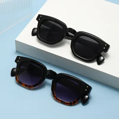 Retro Studded Women's Sunglasses with UV Protection - 5