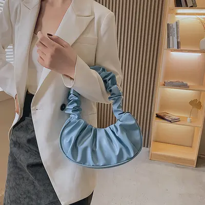 Koreanische Damen-Achseltasche, einfarbig, Falten-Wolkendesign - 4