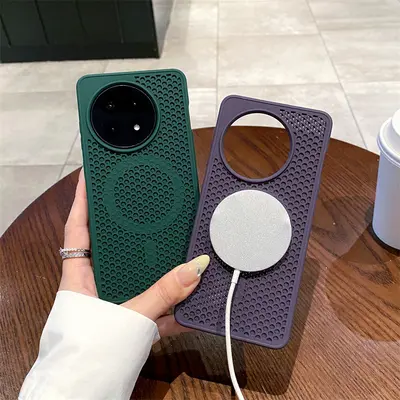 OnePlus ACE5 magnetic cooling case with breathable design