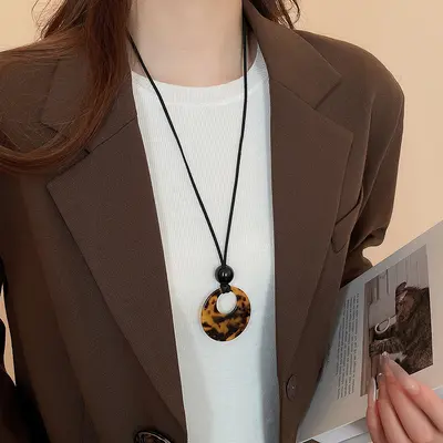 Maillard retro kolye kadın Kore yeni niş kazak zinciri moda sonbahar ve kış çok yönlü üst düzey kolye toptan