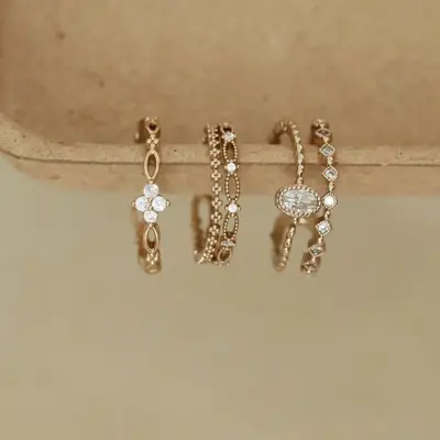Vintage Kaffeegold-Ring mit durchbrochenen feinen Ringen, offen