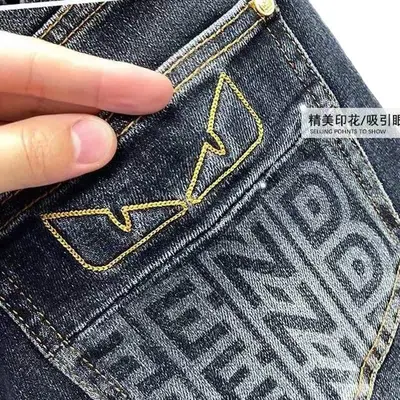 Europäische Luxus-Light Frühjahrsneuheit Herren-Jeans mit Stickerei, elastisch, schmal geschnittene Slim-Fit-Hose mit schmalem Bein, modische Freizeit-Streetwear-Hose