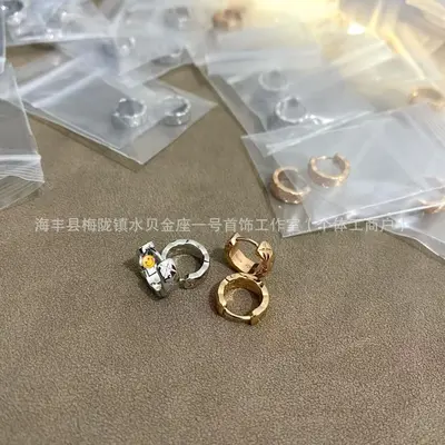 V-gold diamond lattice earring studs - 2