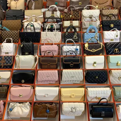 Damenhandtasche mit Schultergurt - 3