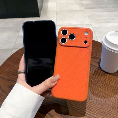 iPhone 17 Pro Max Uyumlu Büyük Pencereli Üçgen Desenli Telefon Kılıfı