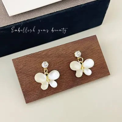 925er Nadel Schmetterling Perlen Ohrringe für Damen im Instagram-Stil, neues trendiges Modell, elegante Ohringe mit hochwertigem Design, Ohrstecker für Großhandel und Marktverkauf - 11