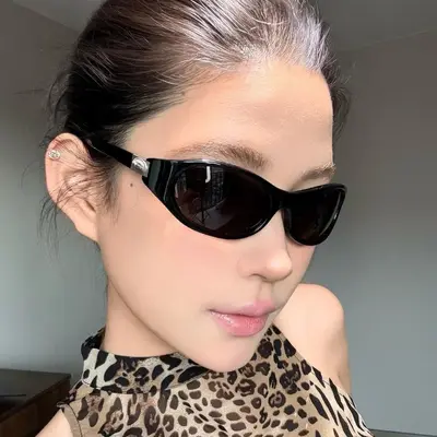 Y2K Style Large Frame Sports Sunglasses with UV Protection, Headband Design - 2