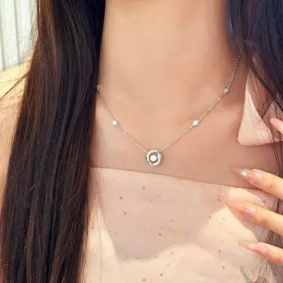 项链女款莫比乌斯环白铜锆石锁骨链轻奢小众生日礼物现货