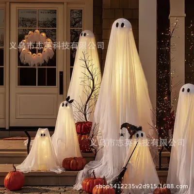 Glowing Ghost Halloween Door Wreath, 25 Pieces