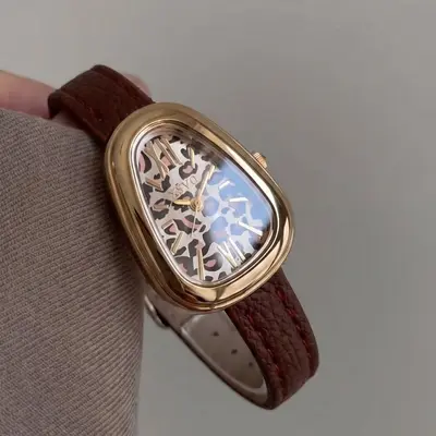 Sınırötesi Başarılı Kırmızı Kadran Altın Kadın Kuvars Saati Vintage Oval / Kare Kadın Saati Hafif Lüks Niş Tasarım - 4