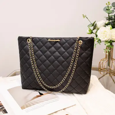 Große gesteppte Damen-Schultertasche mit Kette - 8