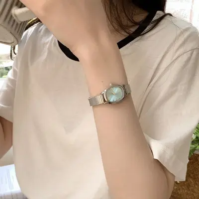 Retro Zarif Armbanduhr Damen Studentin Kleine täglich Leicht Luxus Ins Nische Zeiger Typ Oval Damen Uhr