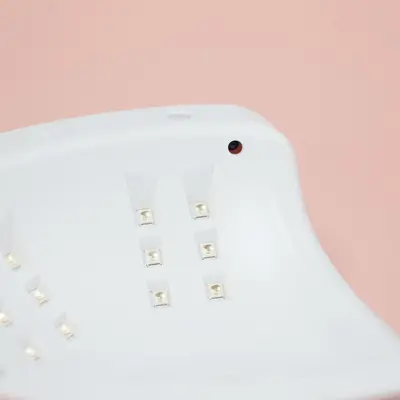 LED-Nageltrockner mit UV-Lichttherapie für Schnelltrocknungsgel