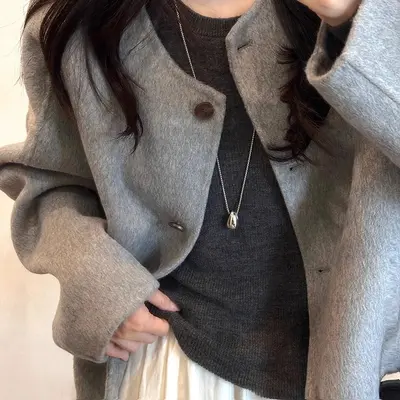 Minimalist su damlası kolye, hafif lüks stil