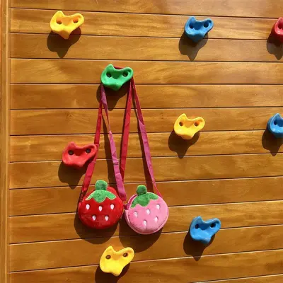Sevimli Peluş Çilek Çapraz Çanta Çocuk ve Yetişkin Çıkış Aksesuarı Mini Tek Omuz Meyve Çapraz Çanta Saklama Çantası