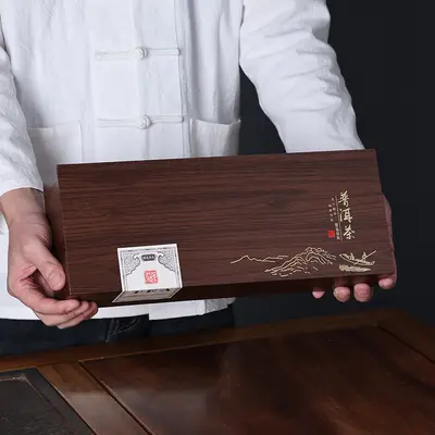 Yunnan Pu'er Gereifter Teekuchen in luxuriöser Geschenkbox