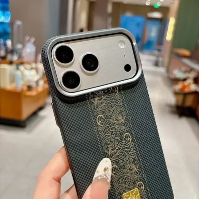 Karbon fiber telefon kılıfı iPhone 18 Pro Max, manyetik