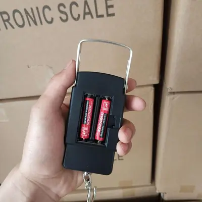 Toptan ev siyah el çantası ölçeği 50 kg mini el çantası ölçeği taşınabilir dijital ölçekli küçük balıkçılık ölçeği ekspres ölçek - 4