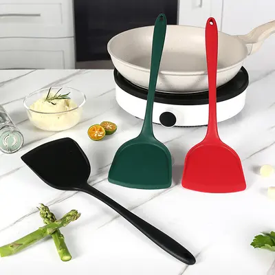 Kalınlaşmış silikon spatula mutfak malzemeleri yüksek sıcaklığa dayanıklı yapışmaz pişirme spatulası ev pişirme silikon Çin spatulası