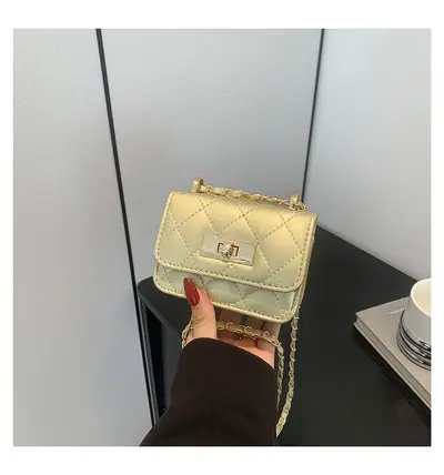 Damenhandtasche mit Kettenverschluss, kleine Umhängetasche, silberfarbene Tasche, Rauten-Steppung, beliebte Damenhandtasche, Mini-Schultertasche mit quadratischem Schnitt - 7