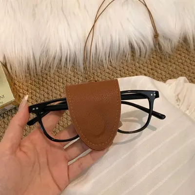 Leder-Dackel-Bär-Anhänger mit Sonnenbrillenetui - 8