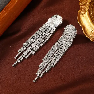 Ohrklemme mit langem Quastenbehang und Wassertropfensteinen, eleganter Brautstil - 7