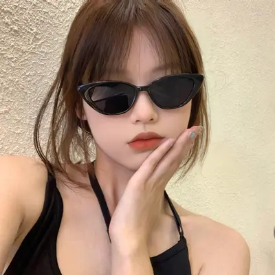 Retro Triangle Cat-Eye Sunglasses for Women with UV Protection - 1