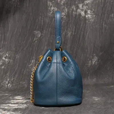 Handgefertigte Kosmetiktasche aus echtem Rindsleder, Beuteltasche mit Kette - 4