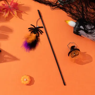 Halloween-Katzenangel mit Federspielzeug - 4
