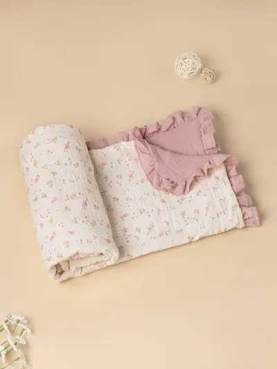 4-lagige Baumwoll-Babydecke mit Rüschen - 9