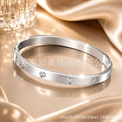 Grenzüberschreitender Bestseller Außenhandel Hot-Sale Douyin Influencer Live-Shopping Lagerbestand vollständig funkelndes Titanstahl-Armband für Damen farbbeständig Modeschmuck Großhandel